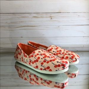 NWOT Toms Coral Pink Cherry Cherie Print Shoes